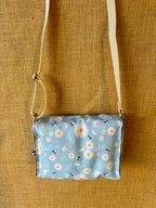 Sac bandoulière en tissu bleu Marguerite et Abeilles