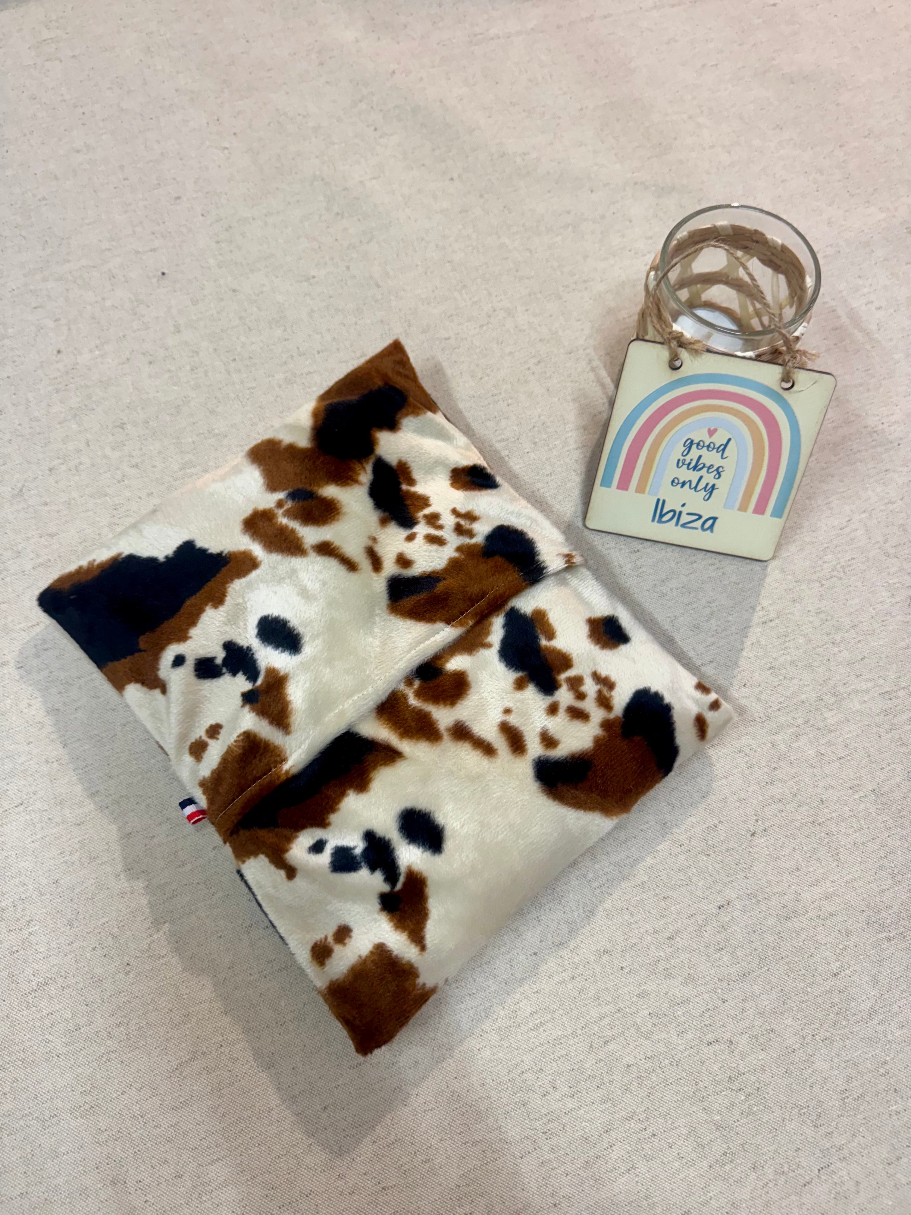 Bouillotte artisanale Tissu Vache déhoussable avec noyaux de cerise