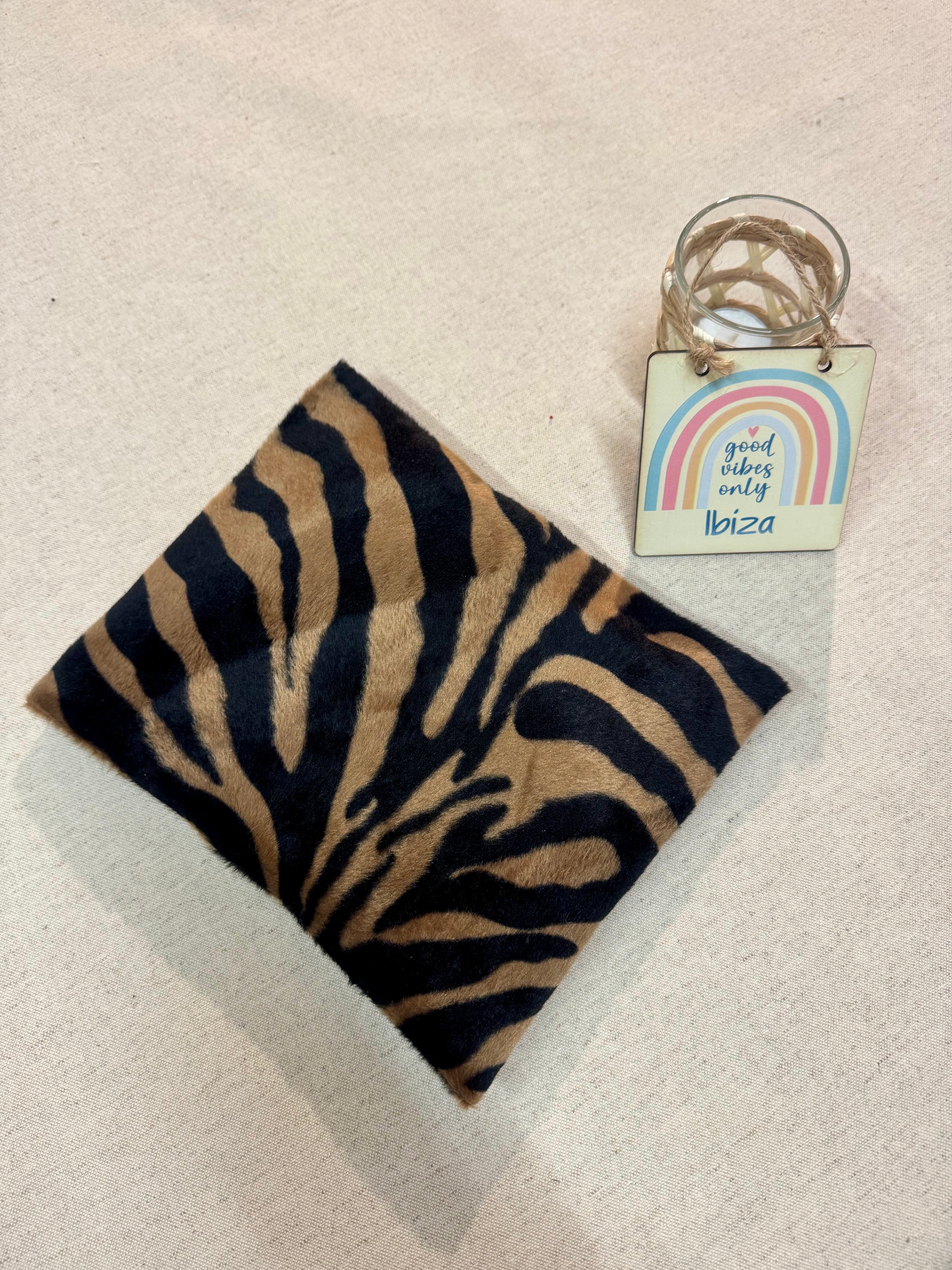 Bouillotte artisanale Tissu Zèbre déhoussable avec noyaux de cerise