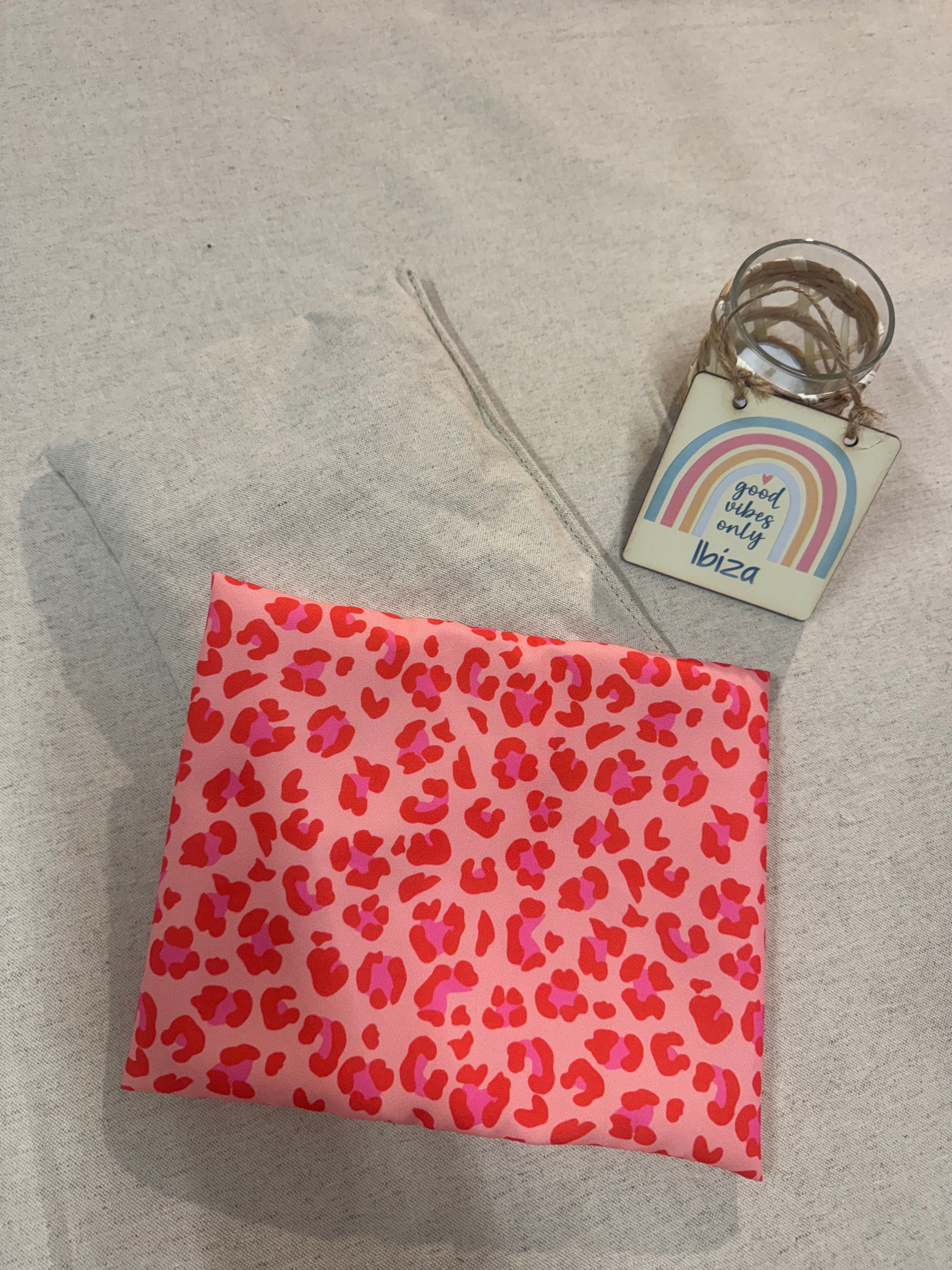 Bouillotte artisanale Léopard Orange / Fuschia déhoussable avec noyaux de cerise