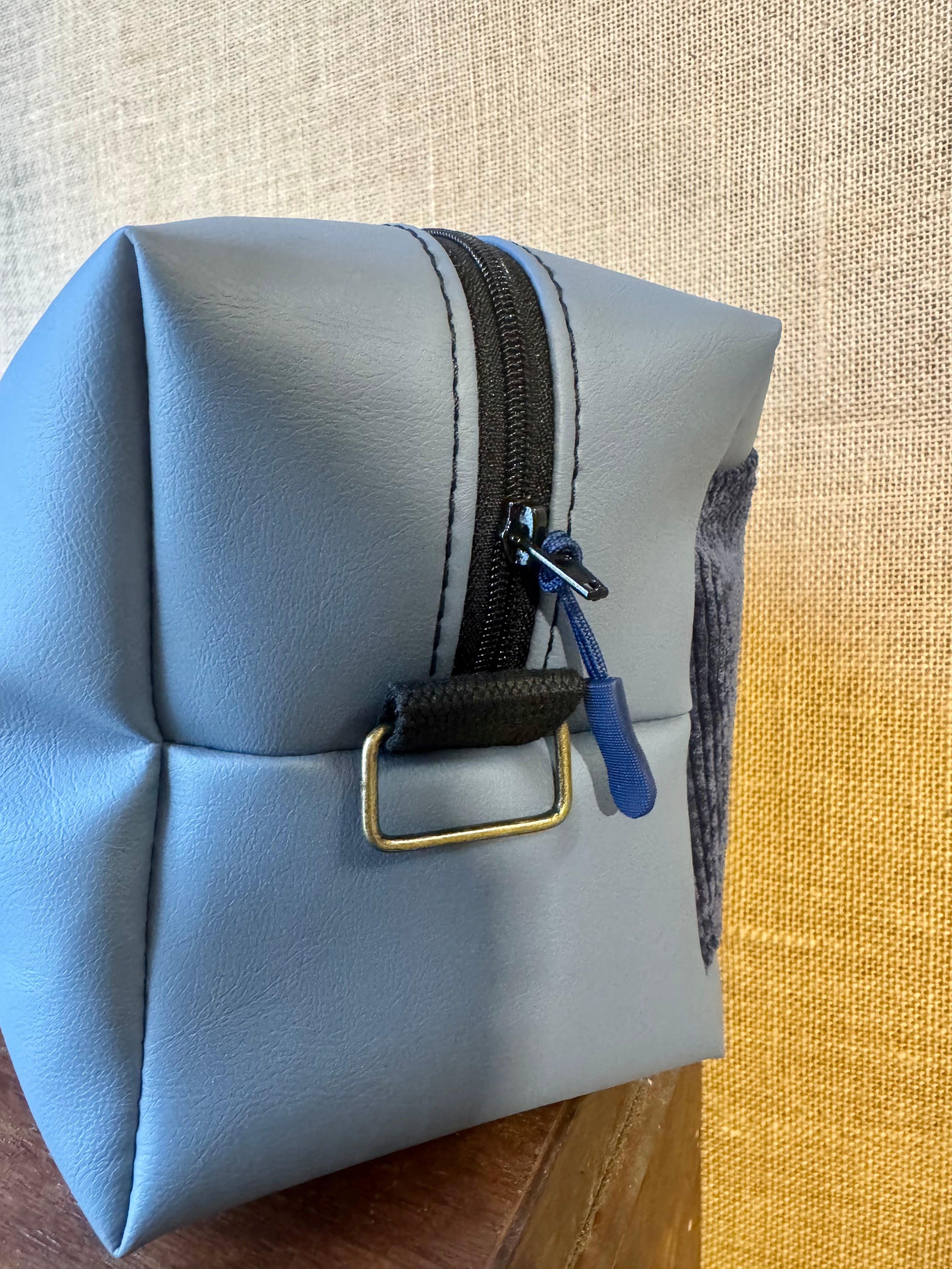 Trousse de toilette - simili bleu / velours bleu marine