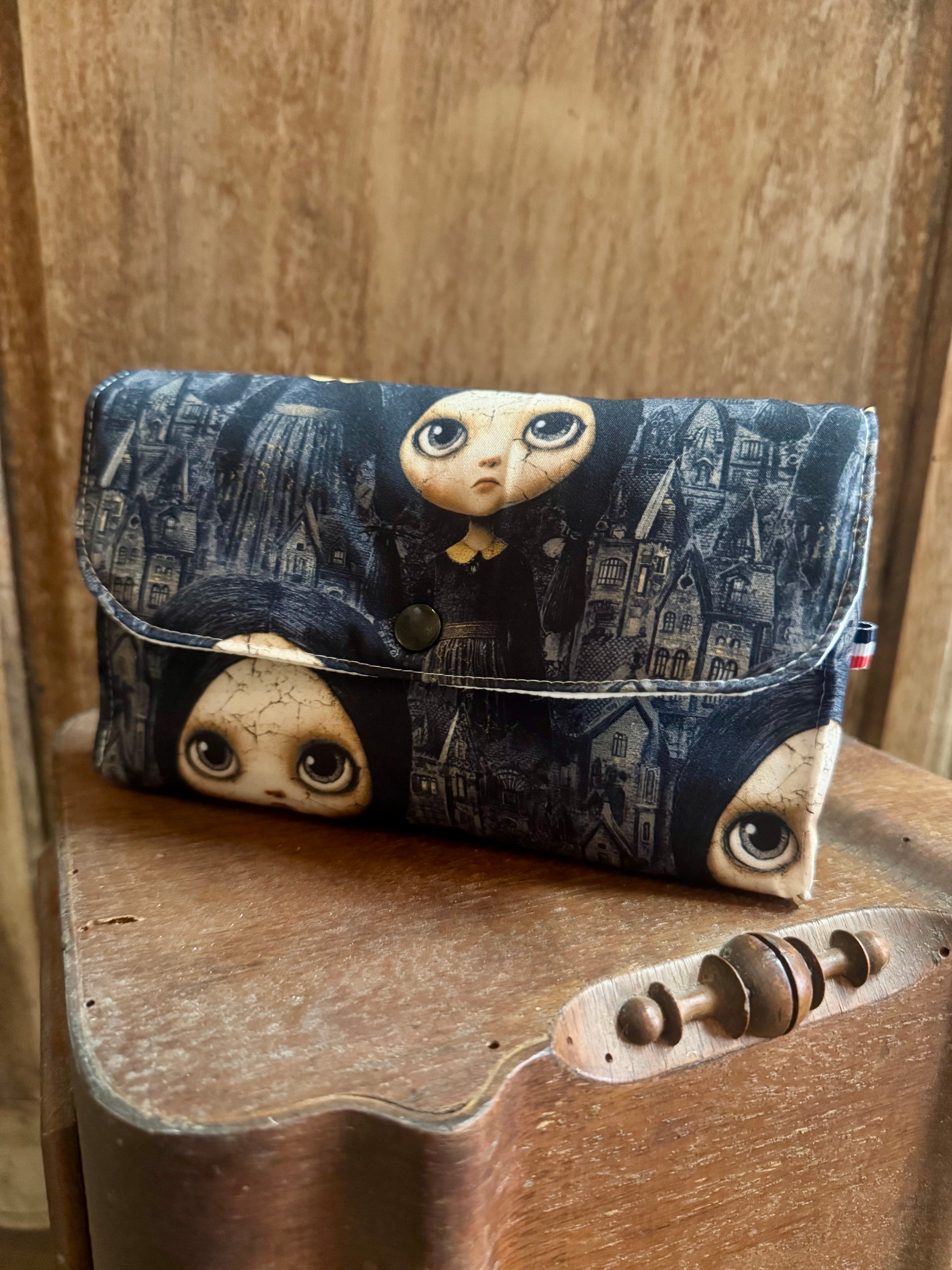 Pochette Portefeuille Tissu Jeudi Adams