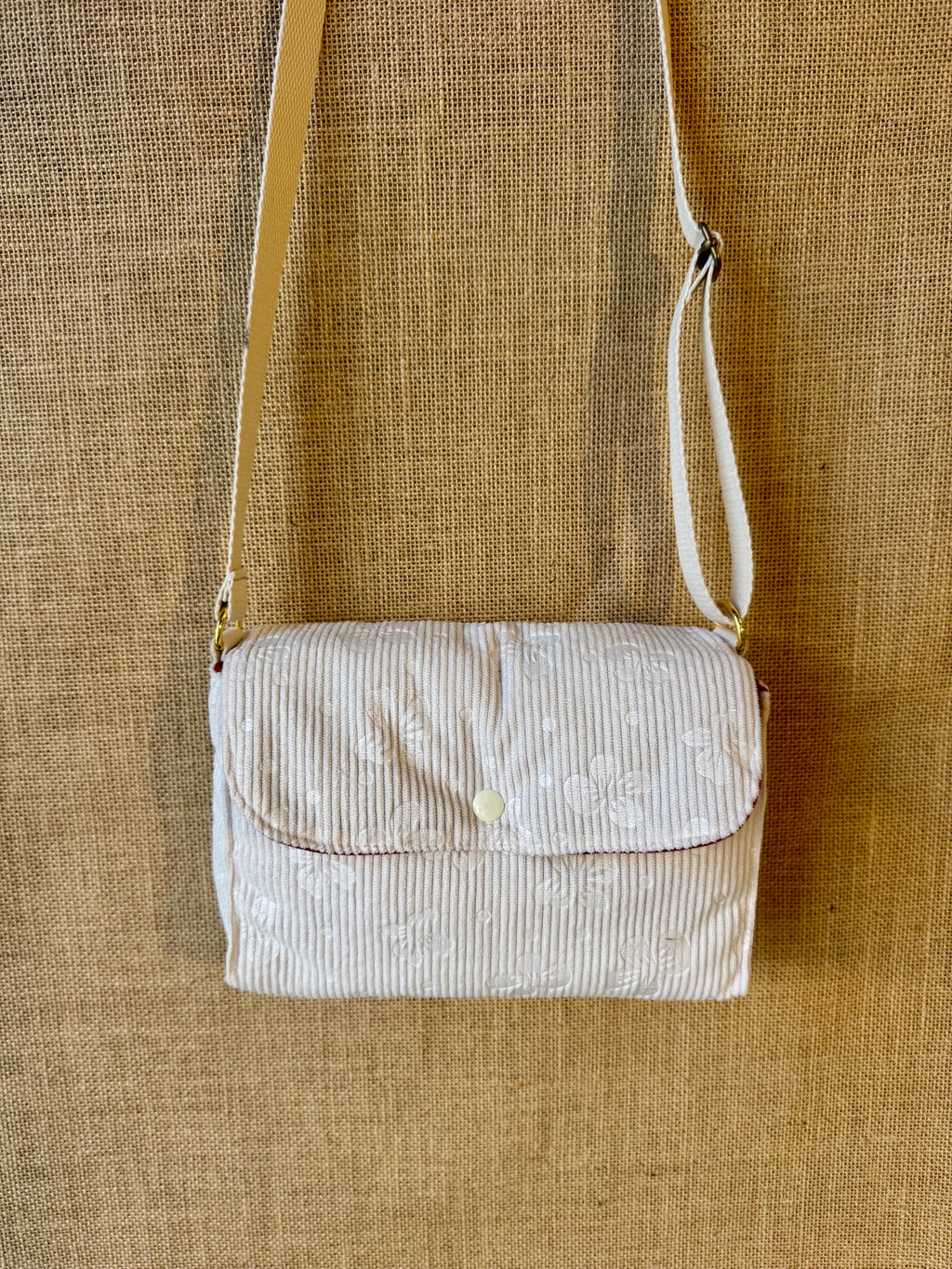 Sac bandoulière en velours blanc motifs fleurs