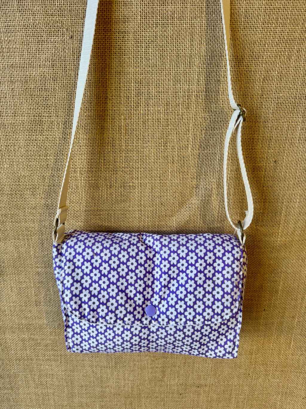 Sac bandoulière en tissu Fleurs violettes vintage