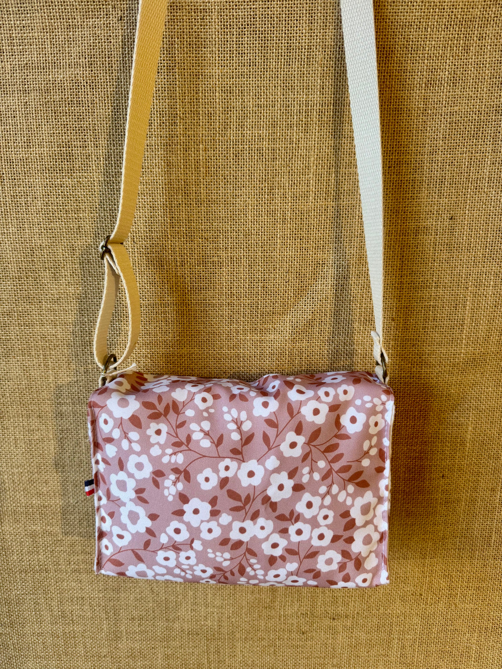 Sac bandoulière en tissu floral beige