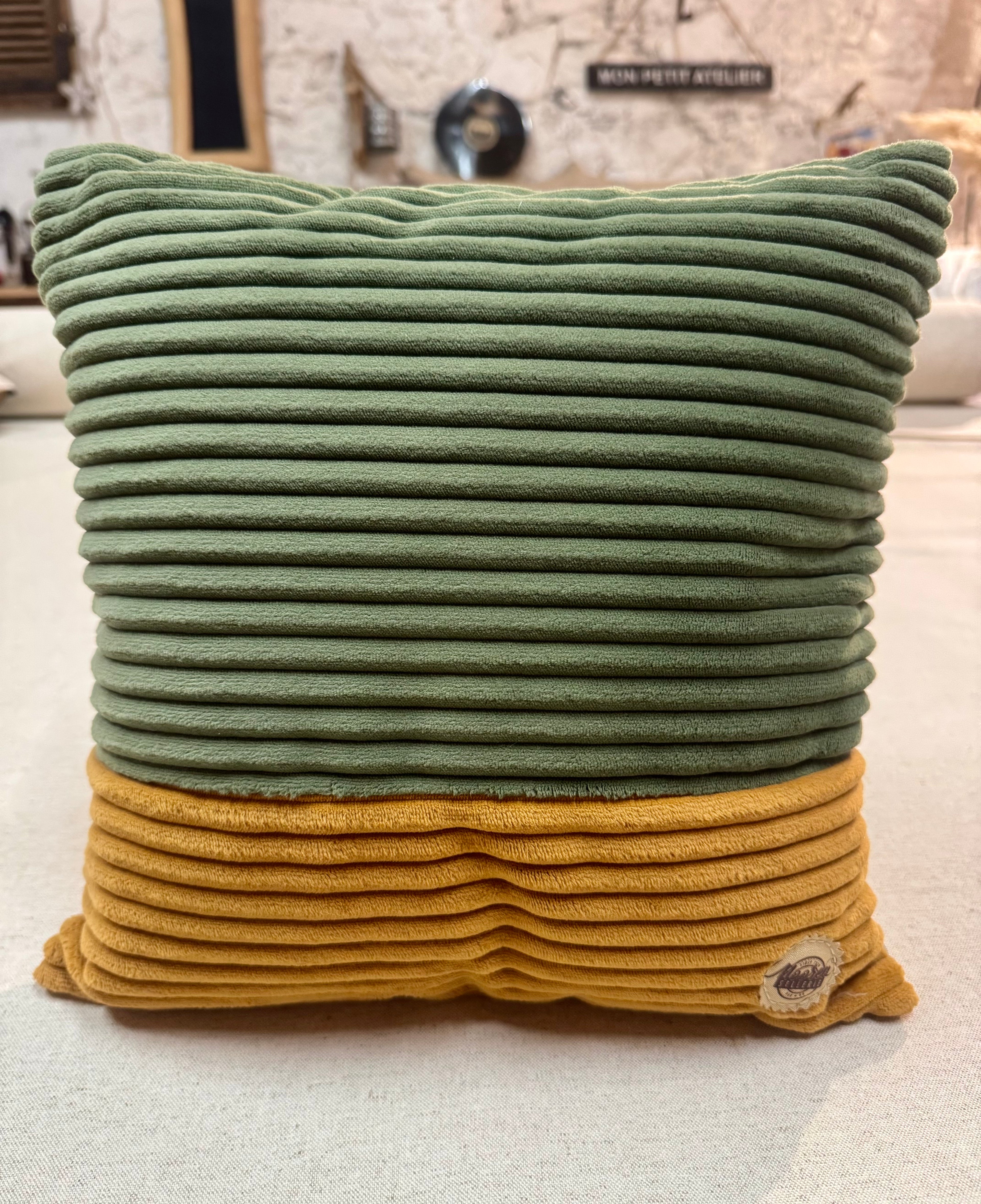 Coussin de décoration intérieure Velours Grosses Côtes Kaki / Ocre