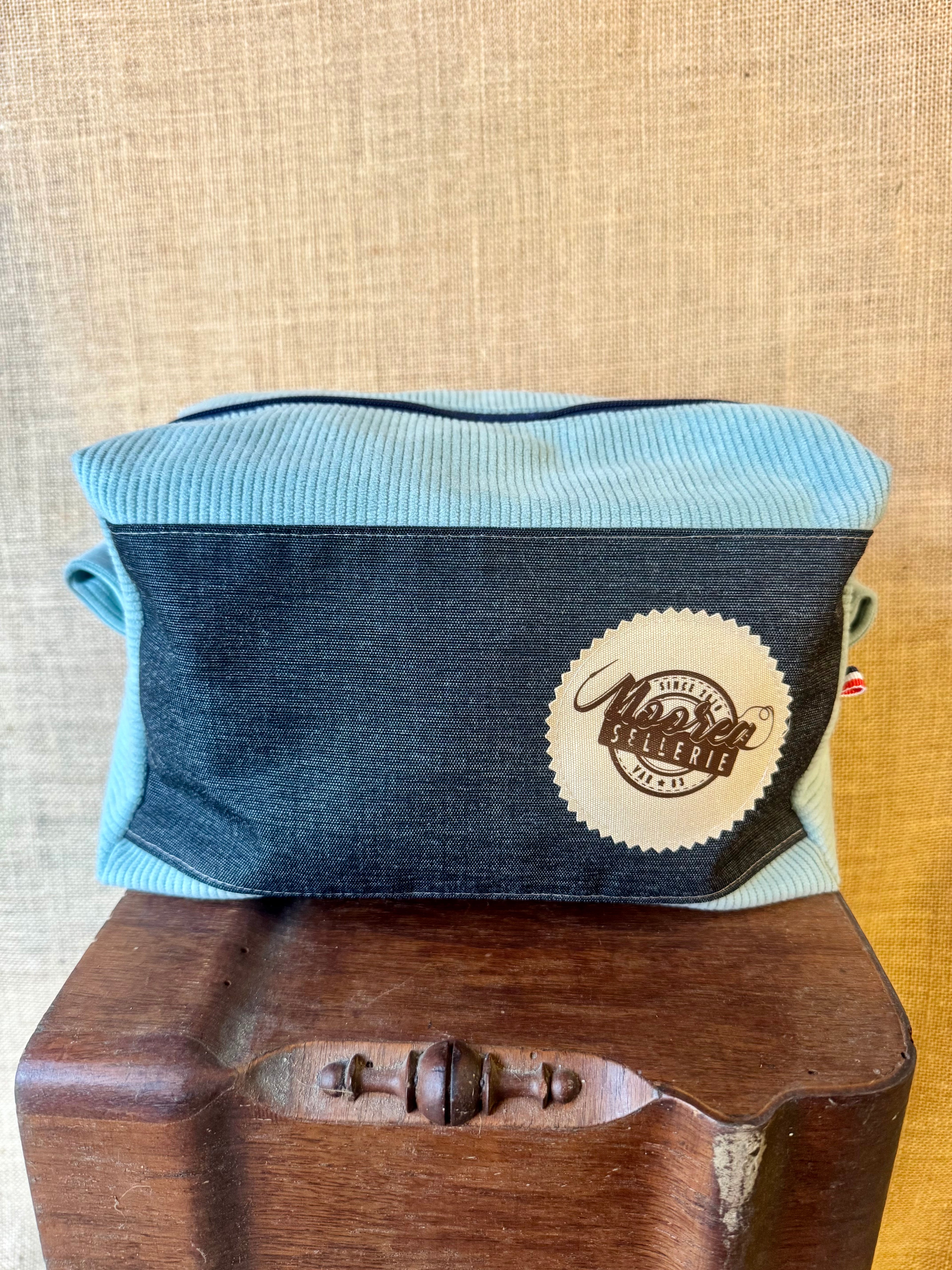 Trousse de toilette - velours bleu ciel / tissu jean