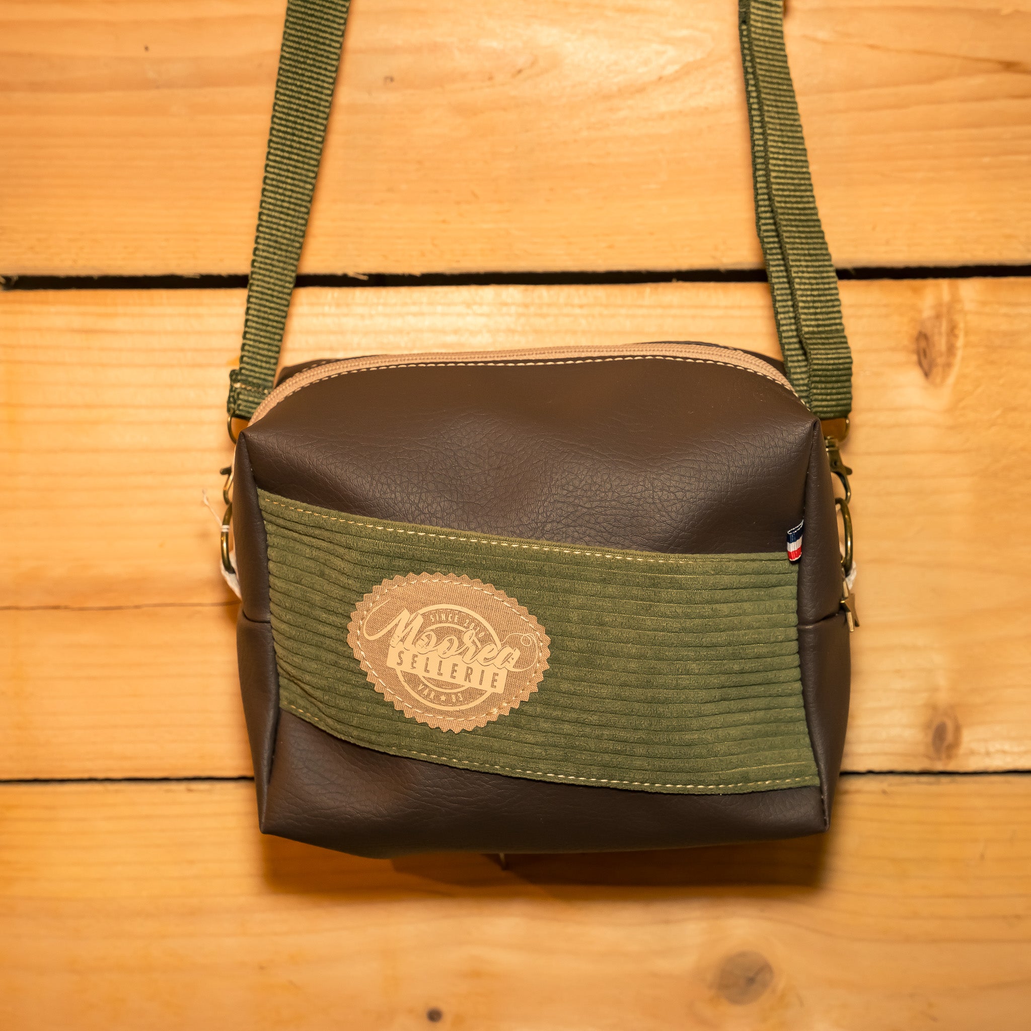 Sac bandoulière simili marron / velours kaki