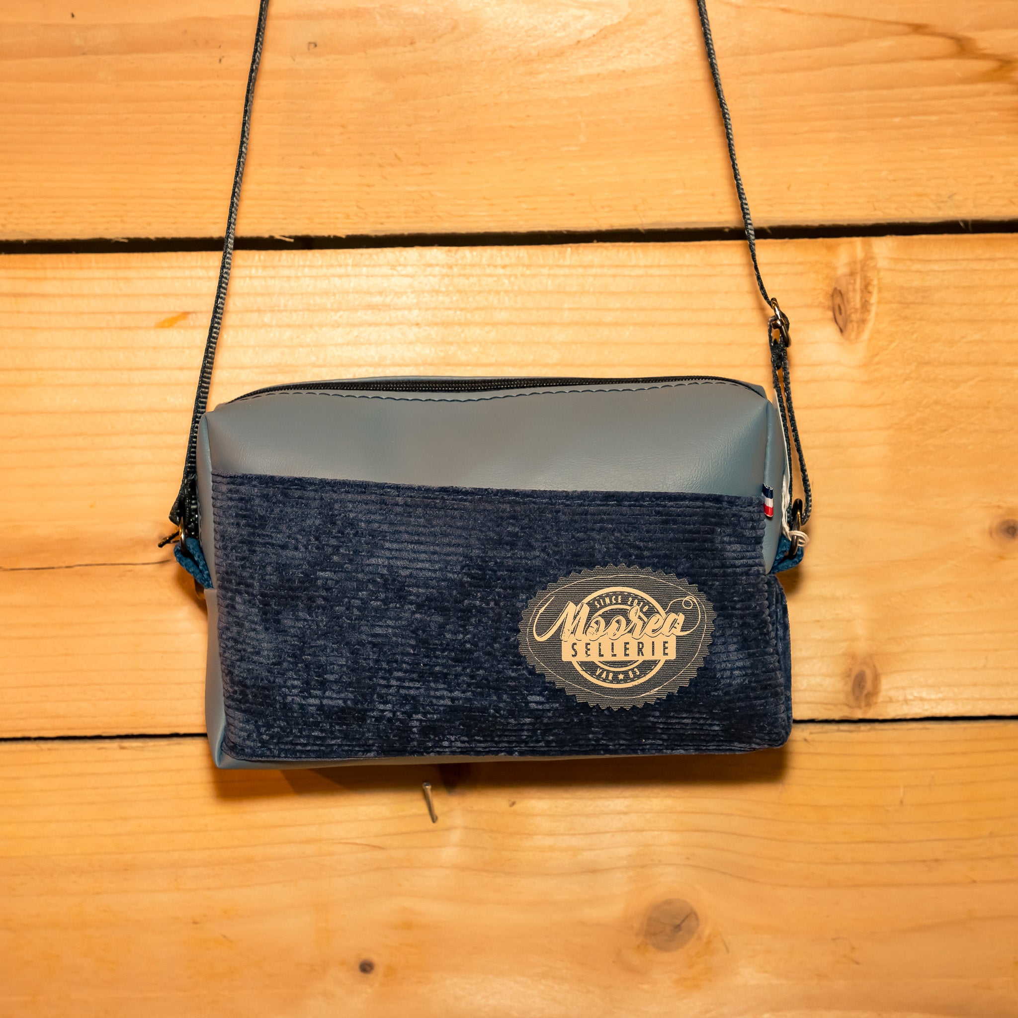 Sac bandoulière simili bleu / velours bleu marine